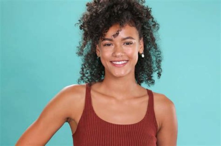Alexa Caves (Bachelor) Wiki, Bio, Age, Height, Dating, Boyfriend, Instagram, Nationality, Ethnicity!!