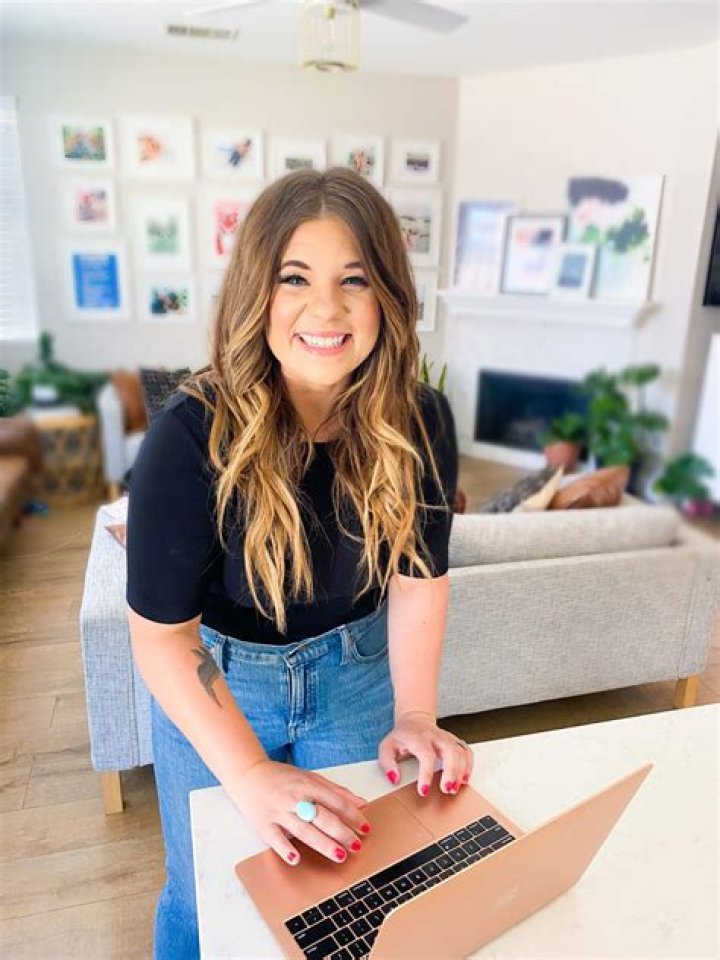 Allie Casazza Net Worth, Age, Height, Bio, Birthday, Wiki!