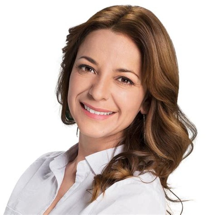 Fame | Ana Carolina Valsagna net worth and salary income estimation Apr, 2024