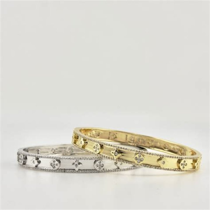 Anastacia launches diamond bracelet in support of Cancer Research UK