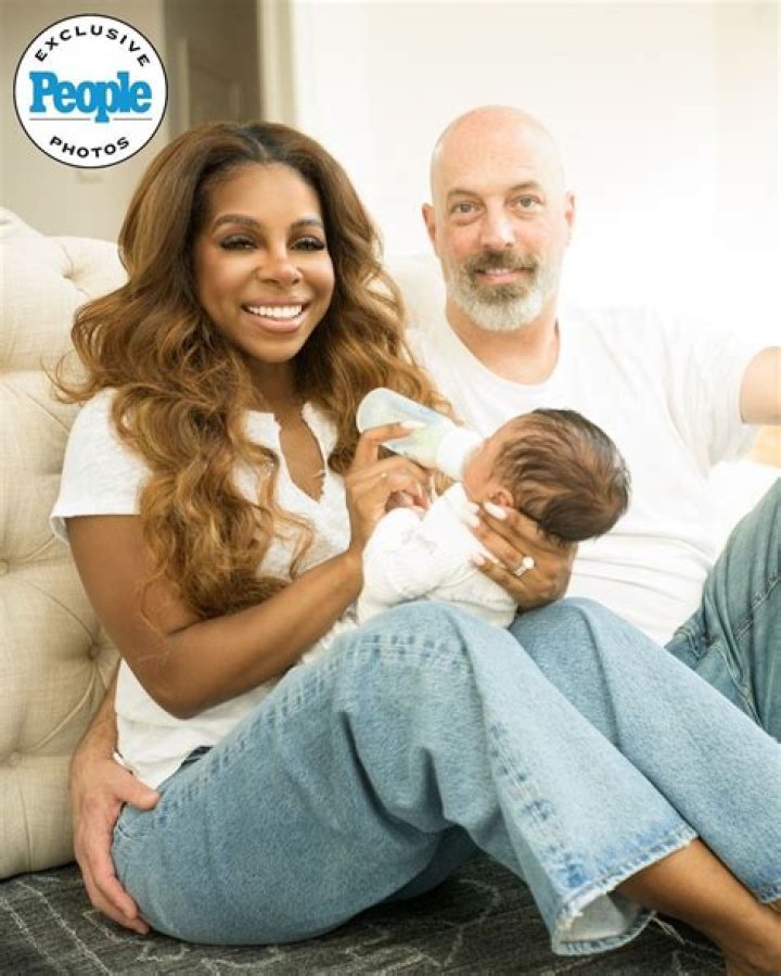 Angela Bassett’s Husband: Who is Angela Bassett Dating?