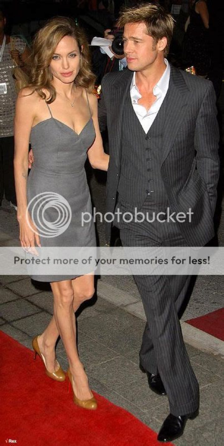 Angelina Jolie Beautiful but still Has UGLY KNEES!