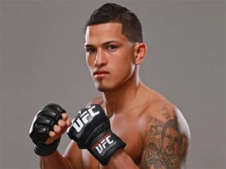 Anthony Pettis Wife, Girlfriend, Brother, Net Worth, Height, Weight