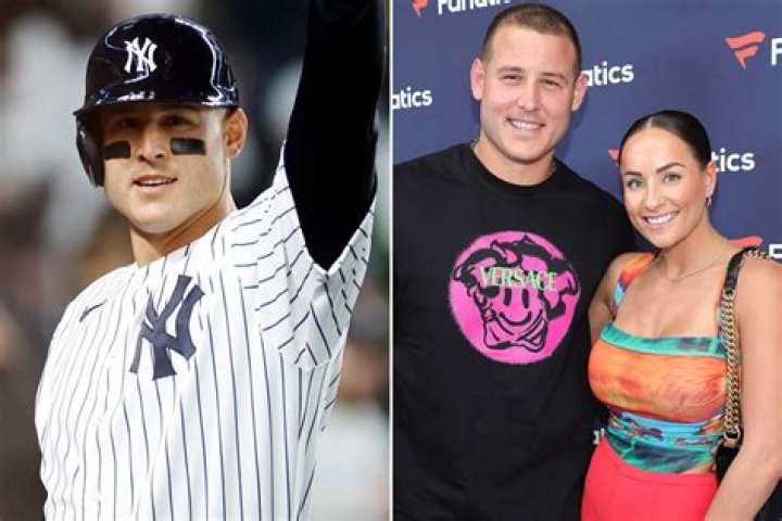 Anthony Rizzo's wife Emily Vakos Biography: Age, Baby, Net Worth, Instagram, Boyfriend, Wikipedia, Height
