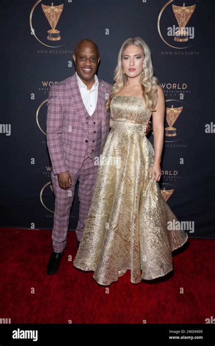 Artist 101: Anja Nissen - CelebMix