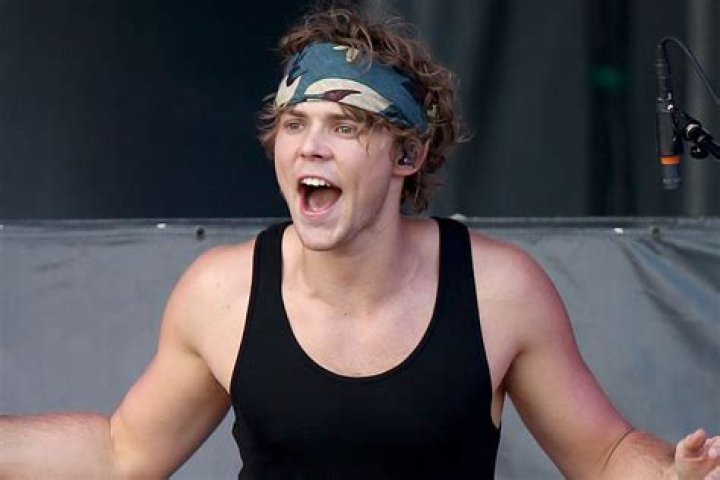 Ashton Irwin Bio: 5 fast Facts You Need To Know