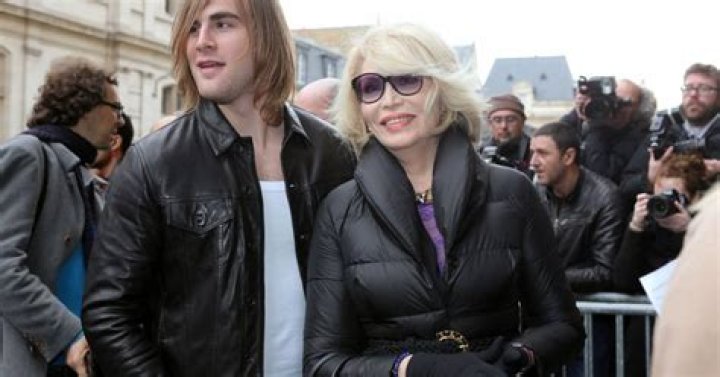 Aujourd’hui Amanda Lear Et Son Fils