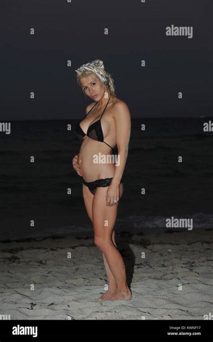 Shayne Lamas’ Nude Pregnant Photoshoot