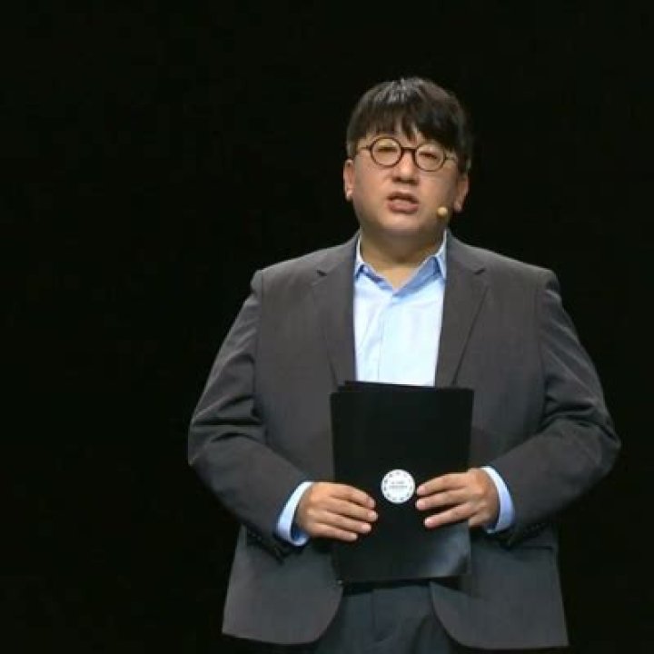 Bang Si-hyuk Donated $3.50 Million To The Community Chest Of Korea To Aid Poor Teens