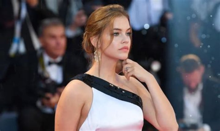 Barbara Palvin Age, Height, Bio Parents, Boyfriend Net Worth