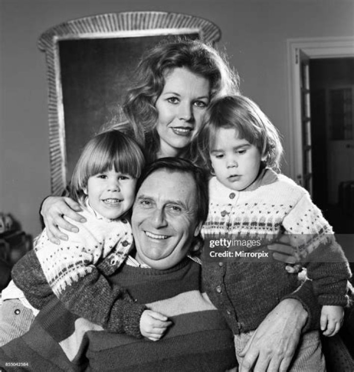 Barry Humphries Bio, Parents, Wife, Children, Siblings, Net Worth