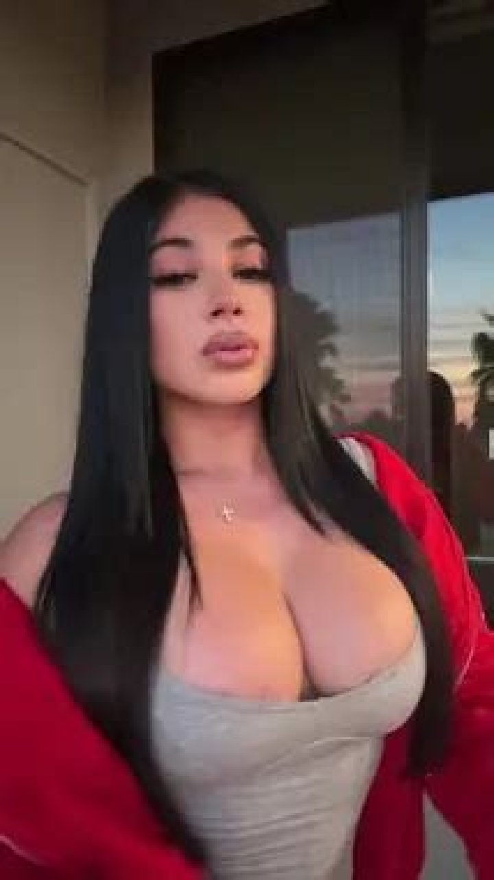 Bella Retamosa Net Worth, Age, Height, Bio, Birthday, Wiki!