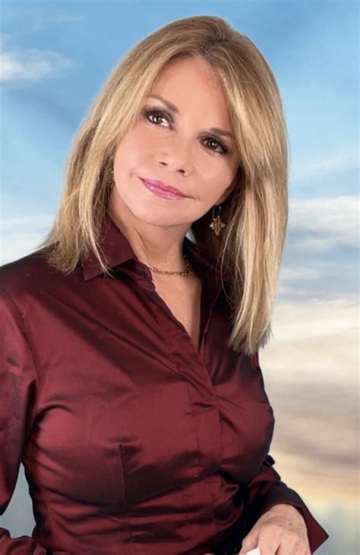 Bobbie Eakes - Net Worth, Age, Height, Birthday, Bio, Wiki!