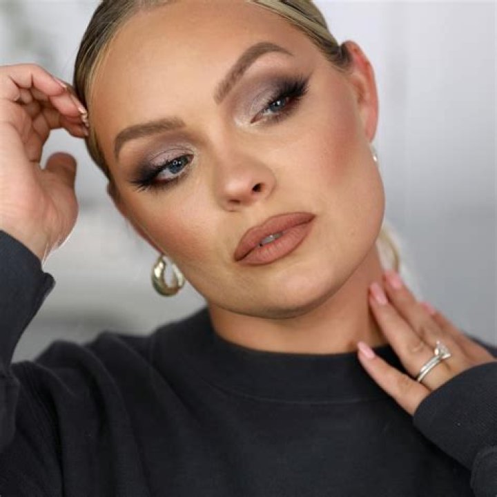 Brianna Fox - Net Worth, Age, Height, Birthday, Bio, Wiki!