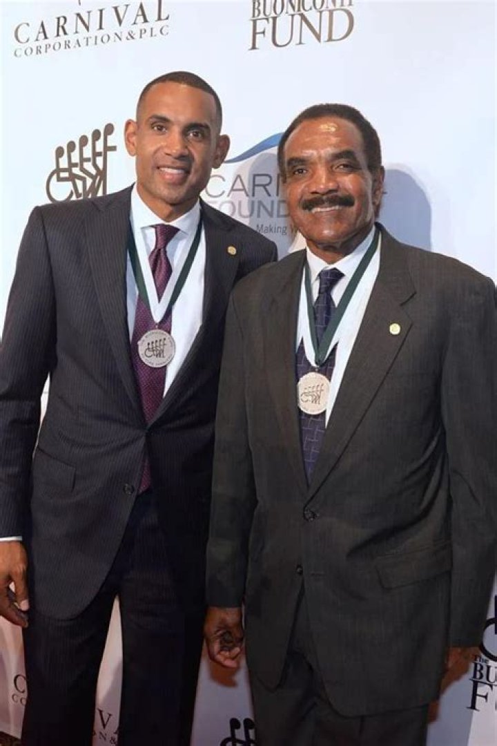 Calvin Hill Net Worth, Age, Height, Bio, Birthday, Wiki!