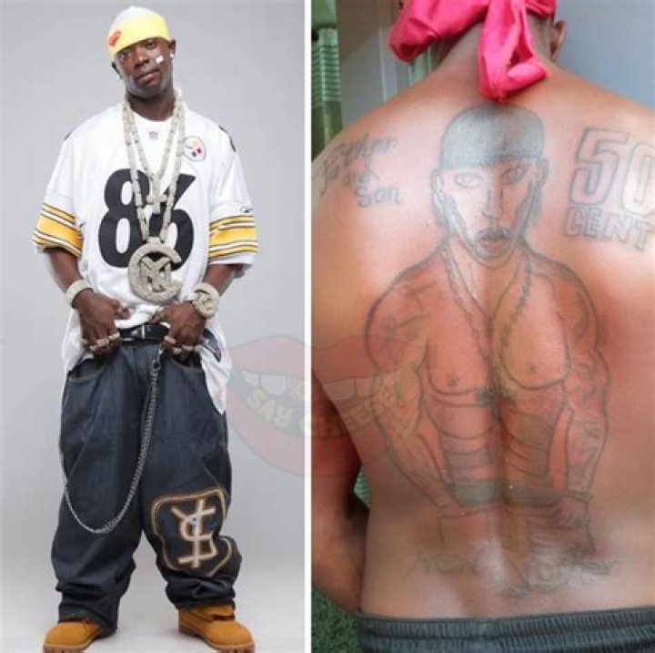Cameroonian Rapper, Show Yoh Tattoos Image of American Rapper, 50 Cent On His back