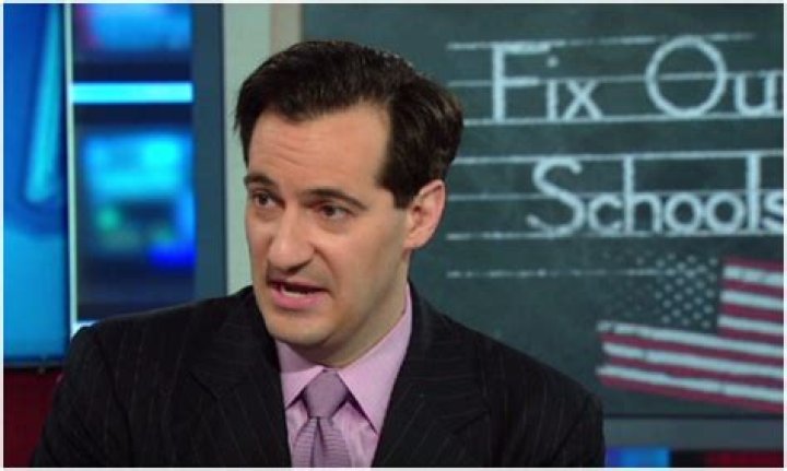 Carl Azuz Salary, Net Worth, Wiki, Married, Wife