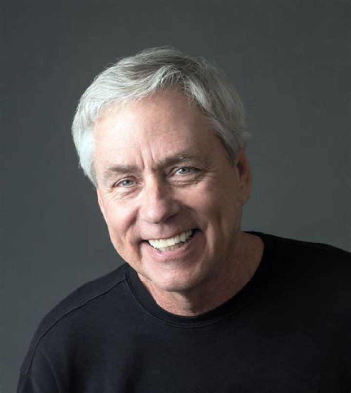 Fame | Carl Hiaasen net worth and salary income estimation Jan, 2024