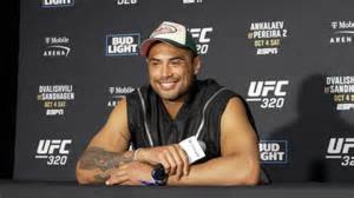 Carlos Ulberg Bio, Age, Height, Career, Wife, Children, Net Worth