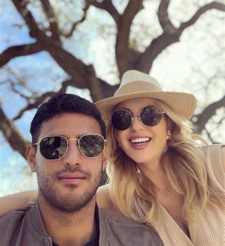 Carlos Vela Wife: Meet Saioa Cañibano
