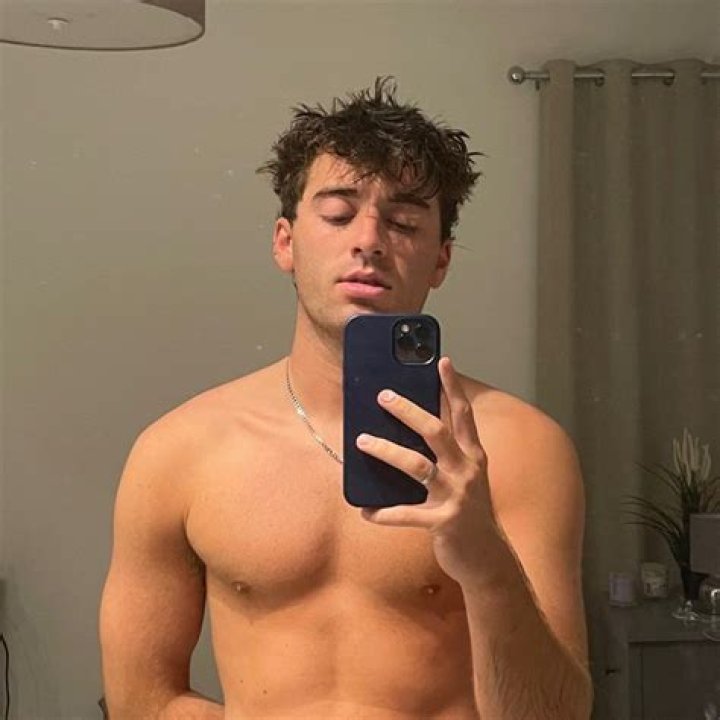 Carmie Sellitto- Age, Net Worth, Height, Girlfriend, Career, Nationality