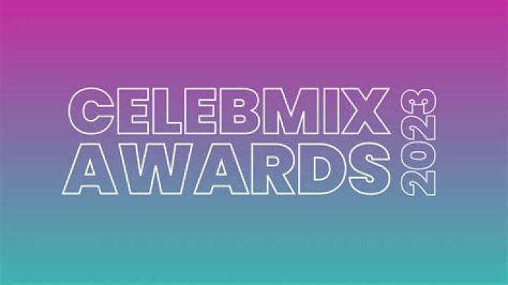 CelebMix Twitter Fandom Awards 2017 Winner: LouisT91Updates - Best One Direction Fan Account