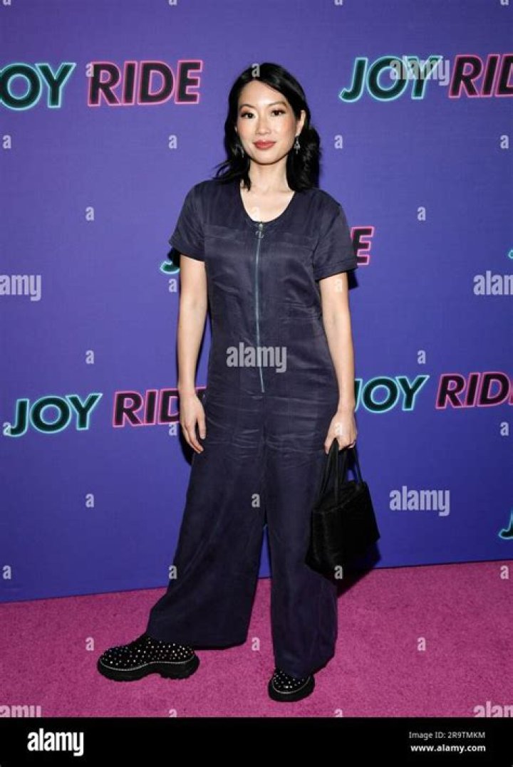 Cherry Chevapravatdumrong- Wiki, Age, Height, Boyfriend, Net Worth