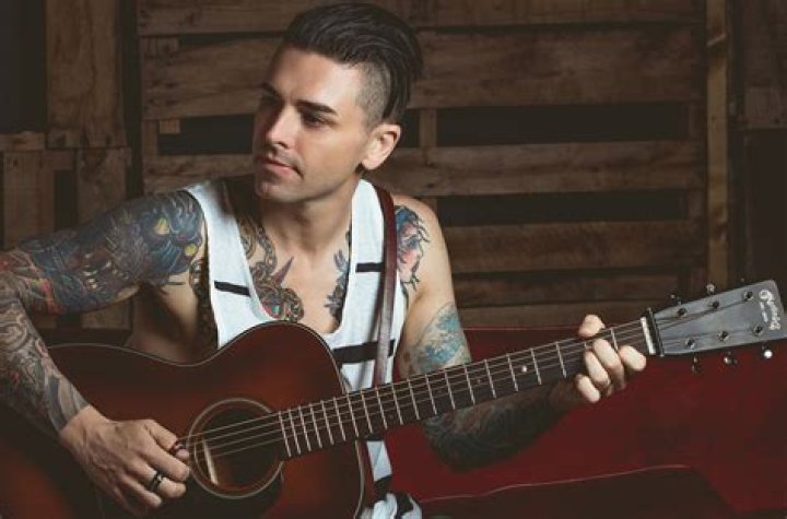 Chris Carrabba Net Worth, Age, Height, Bio, Birthday, Wiki!