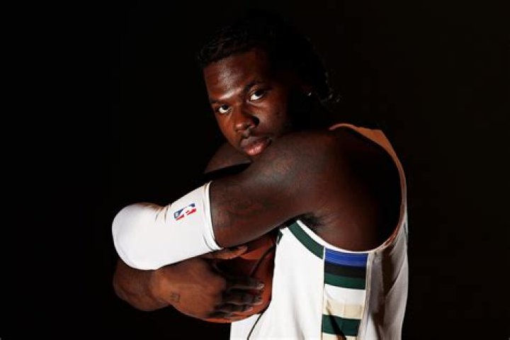 Chris Livingston Height: How Tall is Chris Livingston?