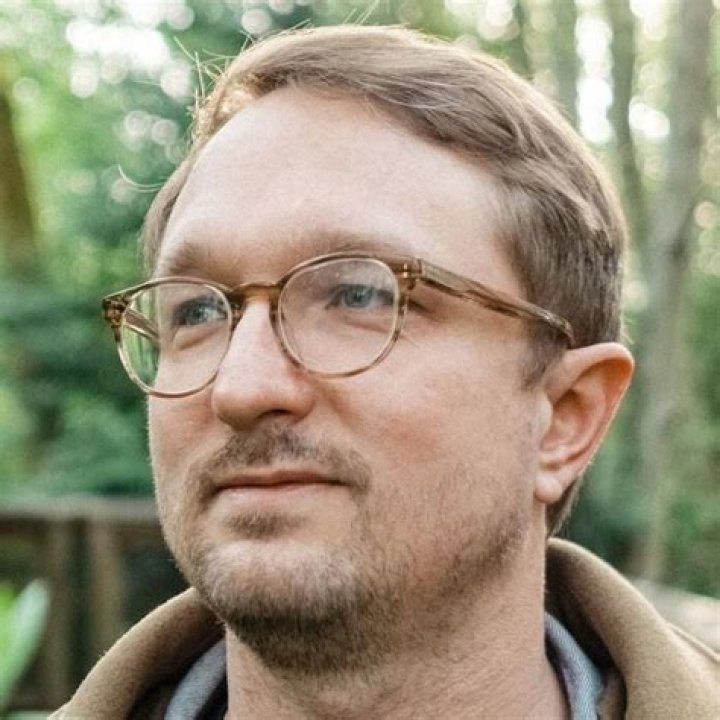 Fame | Chris Staples net worth and salary income estimation Apr, 2024