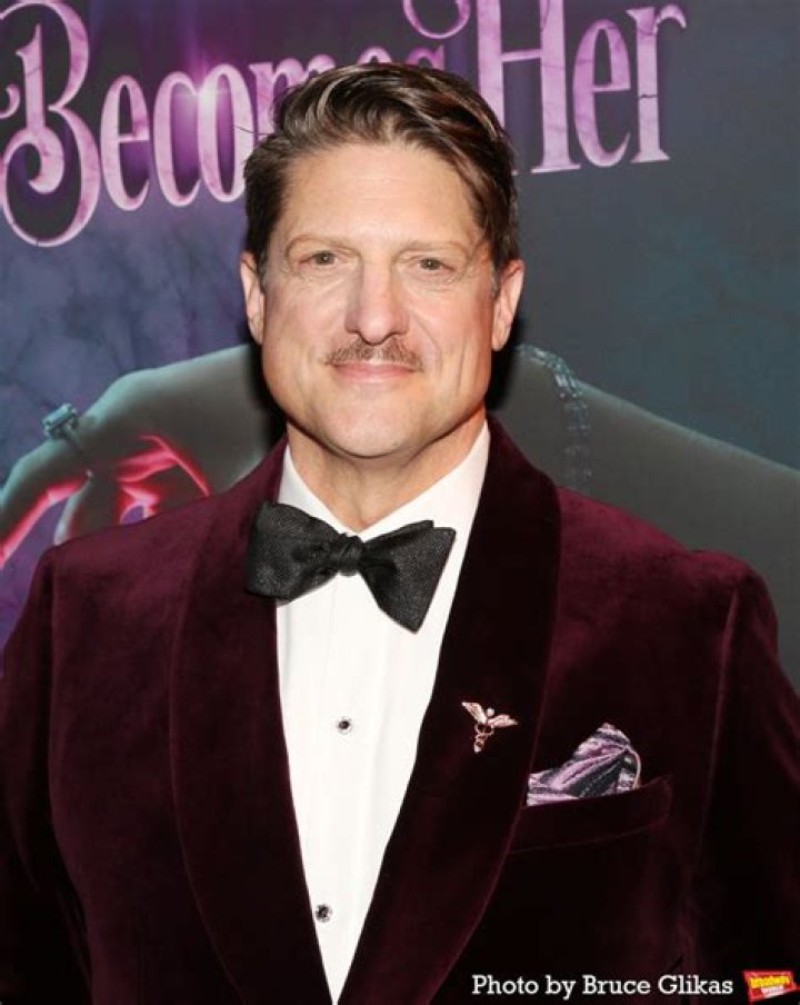 Christopher Sieber Net Worth, Age, Height, Bio, Birthday, Wiki!