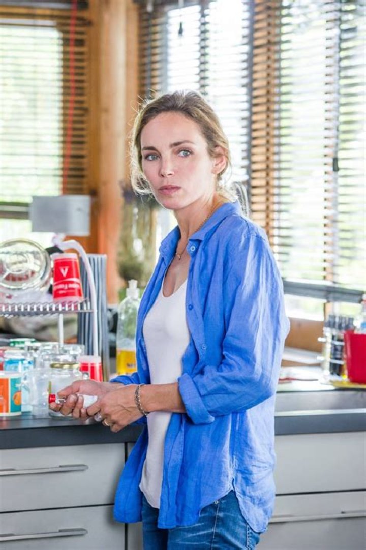 Claire Keim Taille Poids