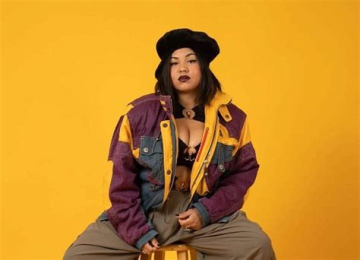 Class Vee honours '90s old-school groove in her mainstream dance-pop single "House Party" which is inspired by the 1990 film of the same name starring Kid 'n Play