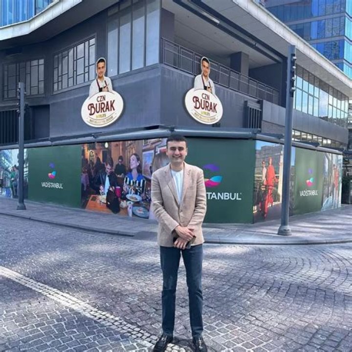 CZN Burak Biography: Family, Age, Wife, Brother, Net Worth, Health, Son, Dubai Menu, Illness