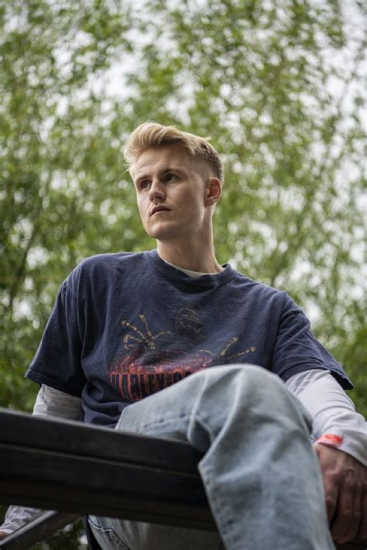 Danish singer-songwriter Daniel Shulz shares uplifting pop single "Make It"