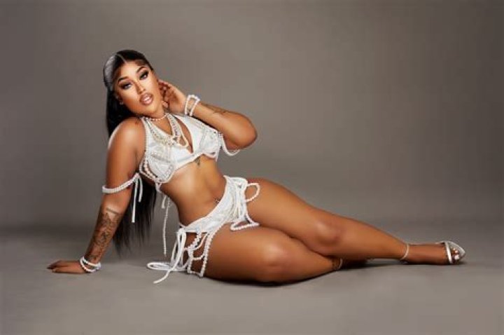 Davido Flaunts His New Female Artiste Boobs On Instagram (Video)