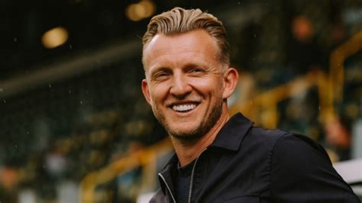 Dirk Kuyt- Wiki, Age, Height, Net Worth, Wife, Ethnicity