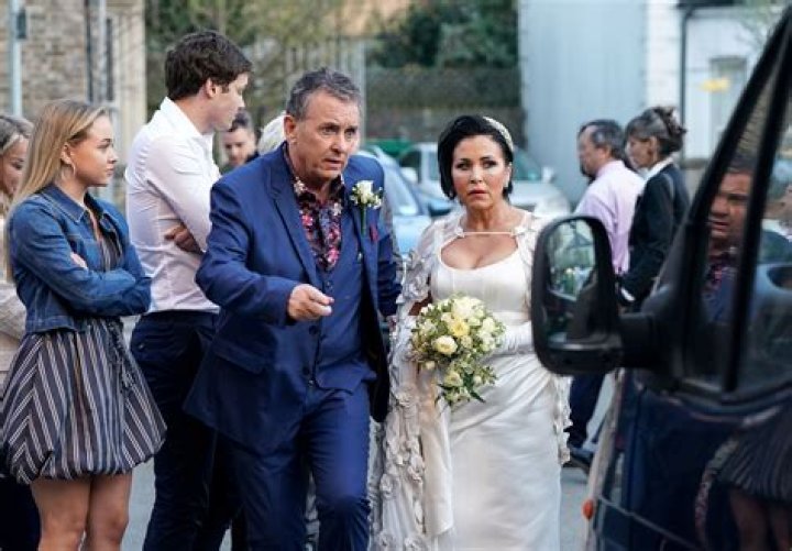 DISCOVER: De Hofnar's New Single "Outrun" Featuring Alfie Day