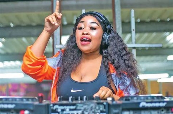 DJ Hlo Biography: Boyfriend, Age, Real Name, Net Worth, Husband, Instagram, Songs, Child, Isibani, Photos, Wikipedia