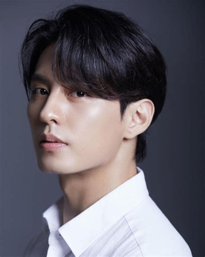 Do Ji-han - Net Worth, Age, Height, Birthday, Bio, Wiki!