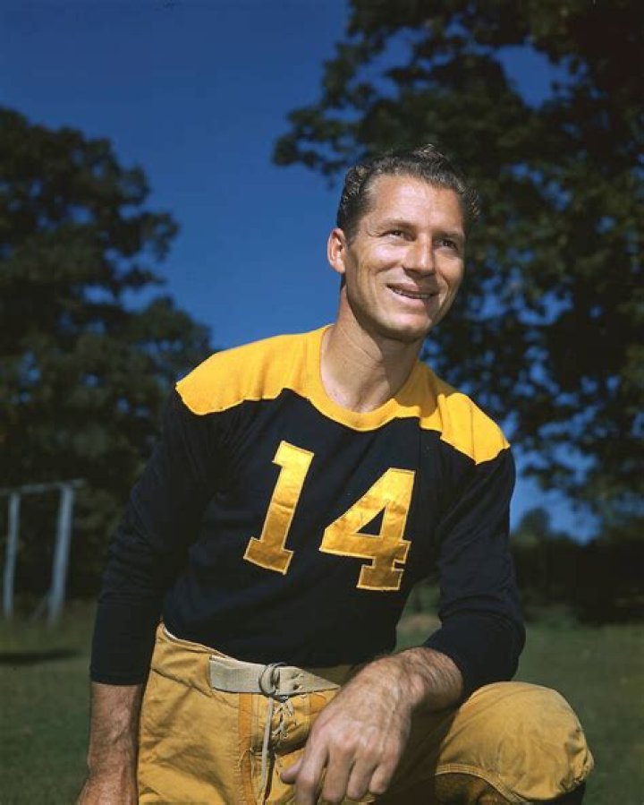 Don Hutson - Net Worth, Age, Height, Birthday, Bio, Wiki!