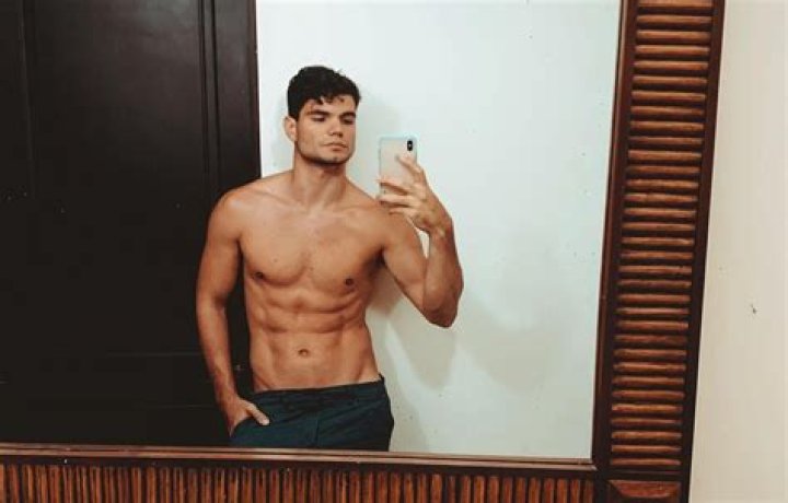 Douglas Castillo Net Worth, Age, Height, Bio, Birthday, Wiki!