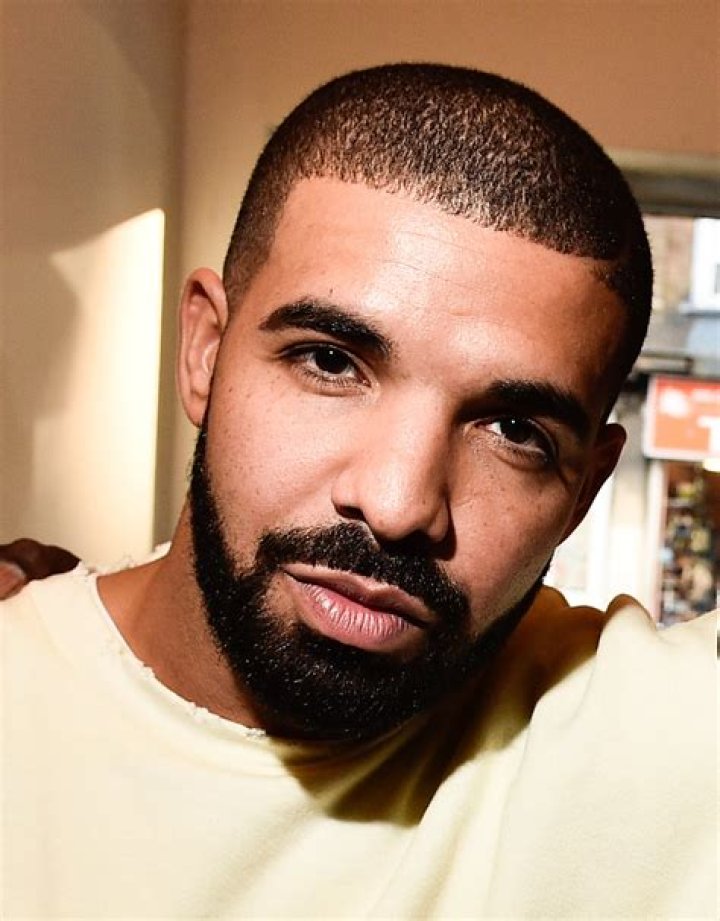 Drake drops 'Hotline Bling' video