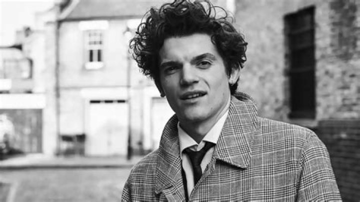 Edward Bluemel Biography: Age, Net Worth, Height, Movies & TV Shows, Instagram, IMDb, Twitter, Wiki