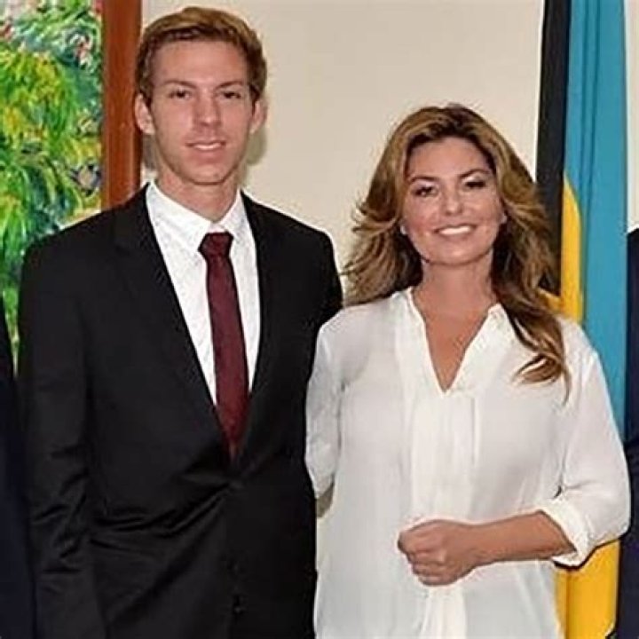 Eja Lange- Age, Net Worth, Height, Girlfriend, Career