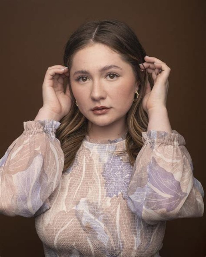 Who Is Emma Kenney ? Wiki, Age, Net Worth, Height, Career, Boyfriend