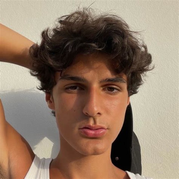 Enzo Tais-Toi- Wiki, Age, Height, Net Worth, Girlfriend, Dating