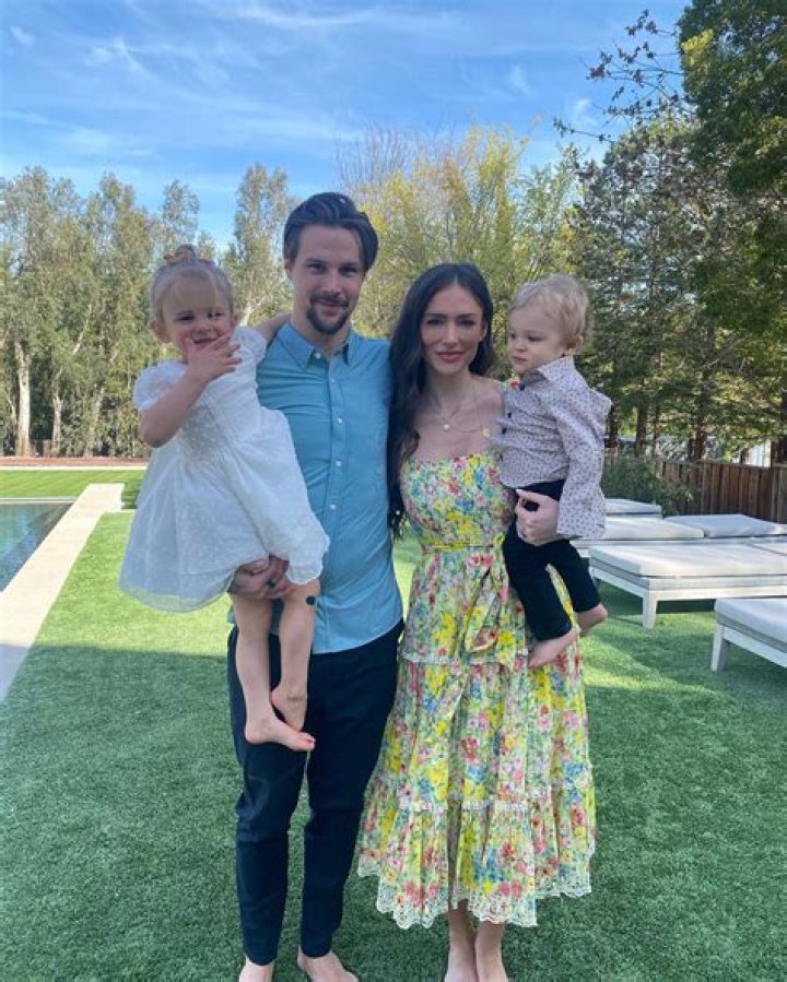 Erik Karlsson Bio, Parents, Wife, Children, Siblings, Net Worth