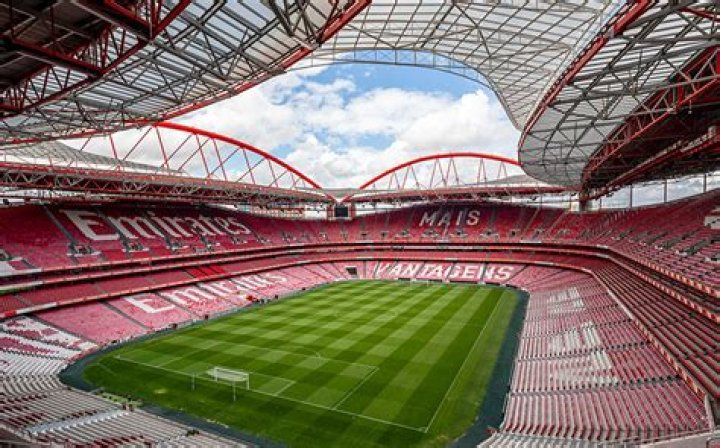 Fame | Estádio da Luz net worth and salary income estimation Apr, 2024