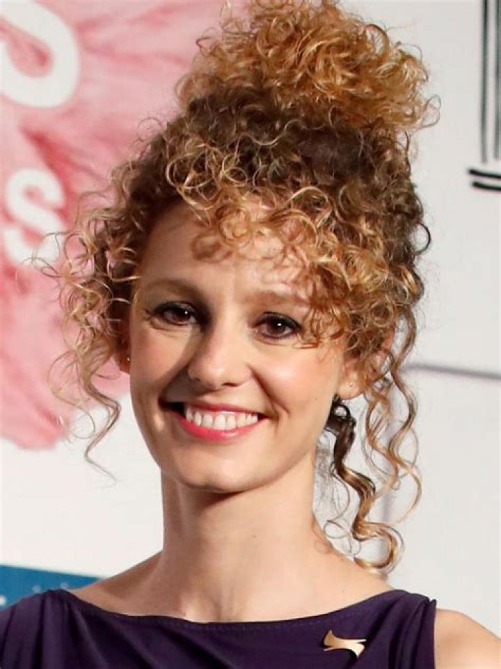 Esther Acebo Height, Weight, Age, Measurements, Net Worth, Facts